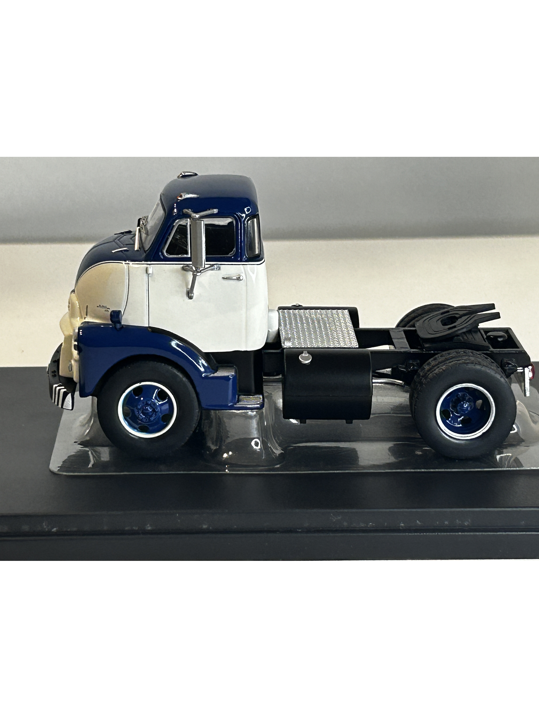 GMC 950 COE 1954 – IXO Models 1:43 – Cabover Clásico Americano 7