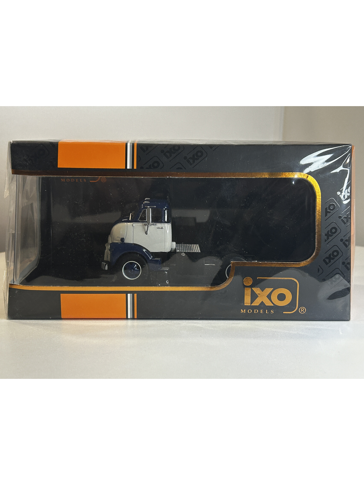 GMC 950 COE 1954 – IXO Models 1:43 – Cabover Clásico Americano 8