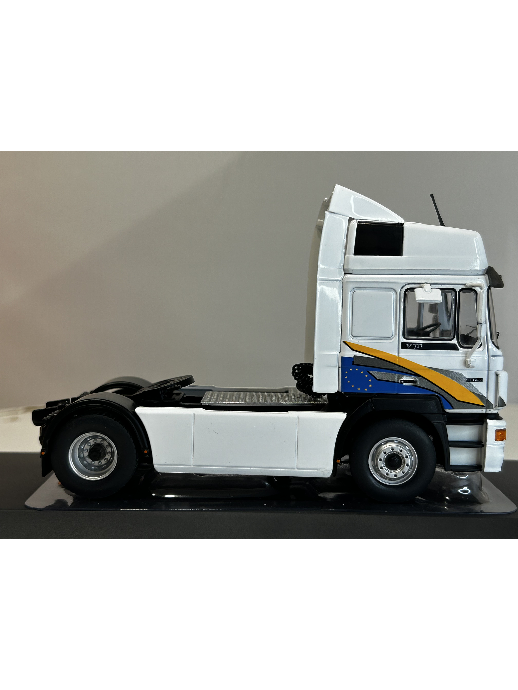 Camión a Escala MAN F2000 19.463 (1994) – IXO Models 1:43 | Historia y Nostalgia del Transporte 4