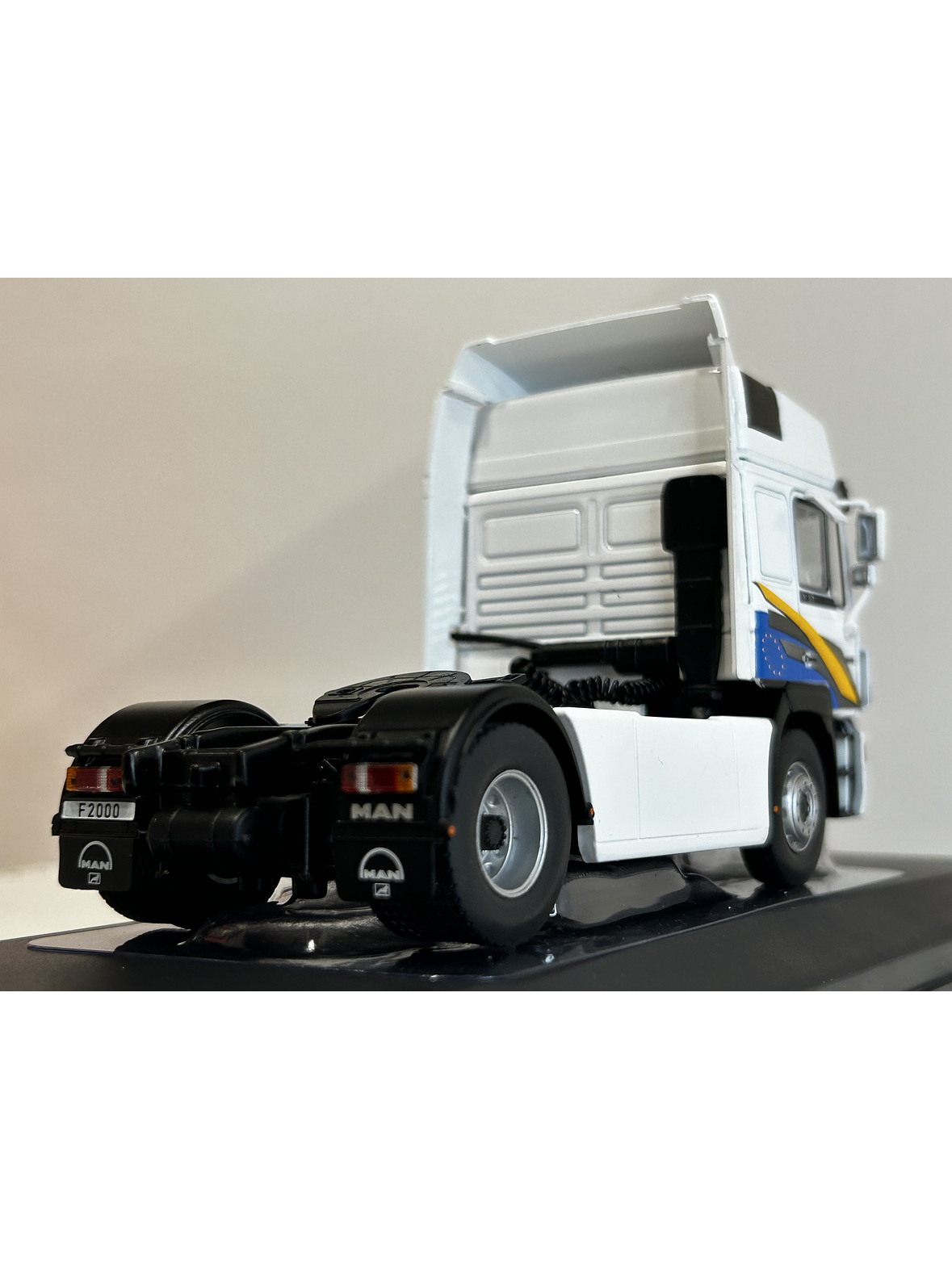 Camión a Escala MAN F2000 19.463 (1994) – IXO Models 1:43 | Historia y Nostalgia del Transporte 5