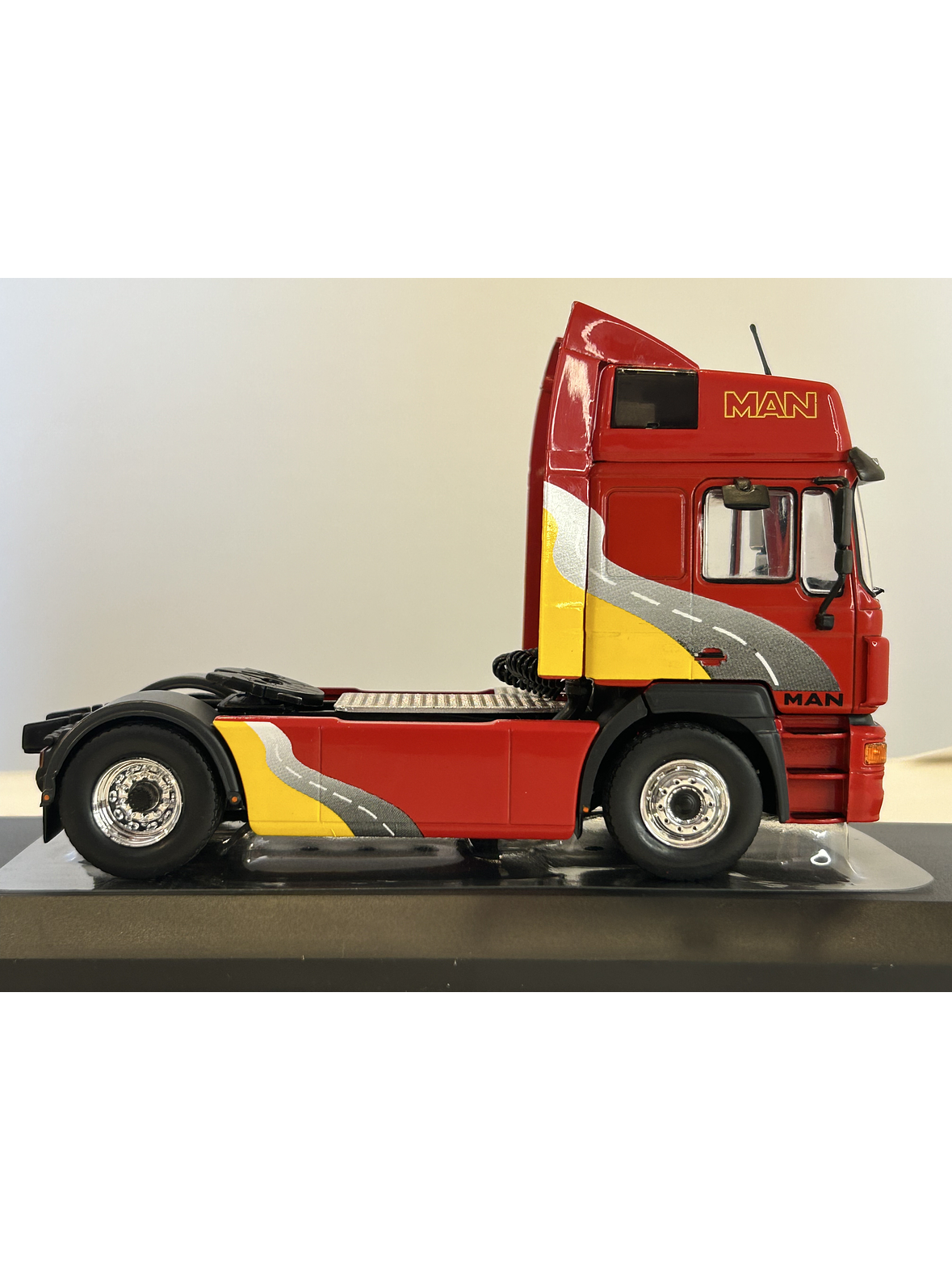 Camión a Escala MAN F2000 19.463 (1994) – IXO Models 1:43 | Historia y Nostalgia del Transporte 13