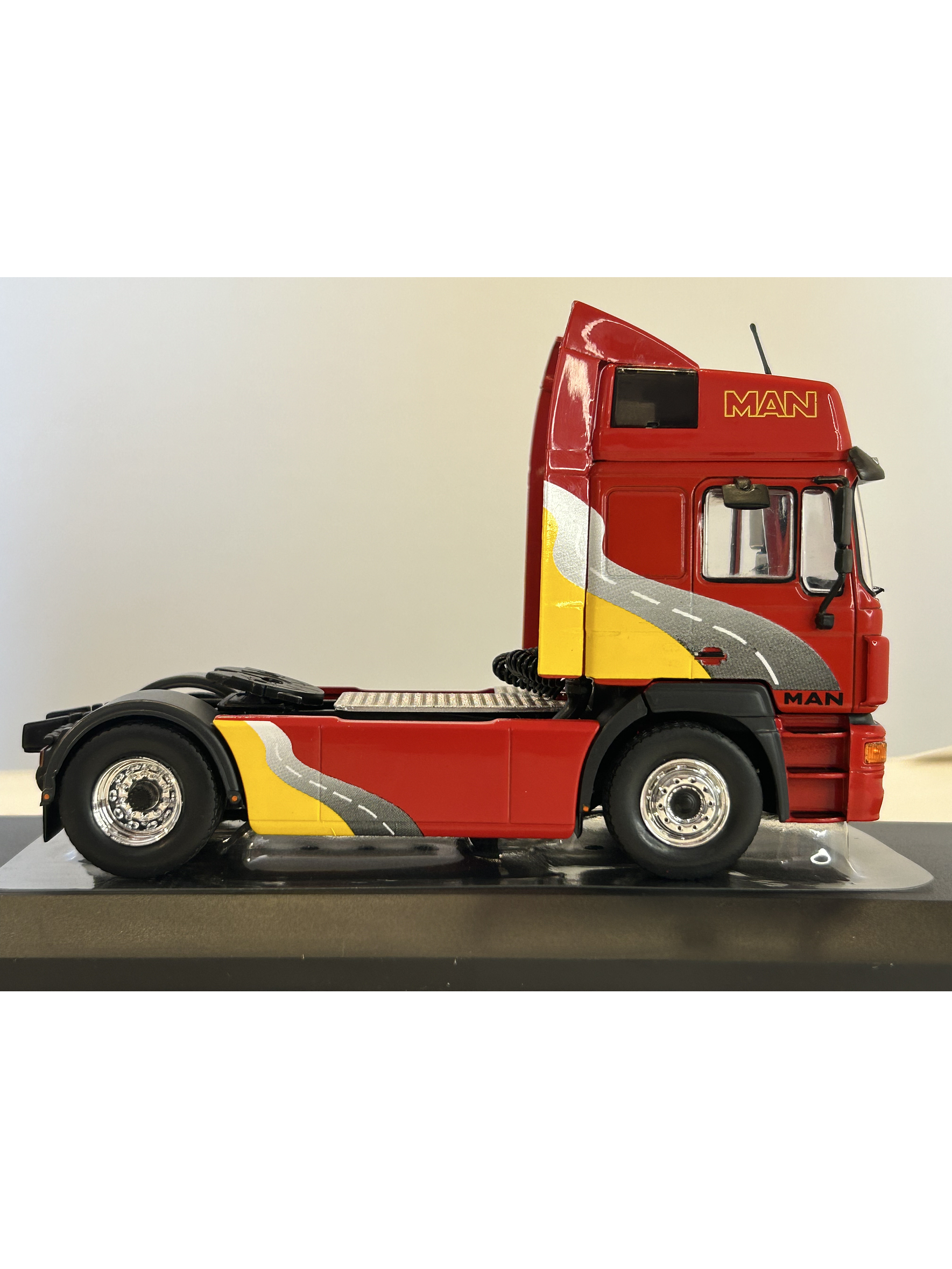 Camión a Escala MAN F2000 19.463 (1994) – IXO Models 1:43 | Historia y Nostalgia del Transporte 13