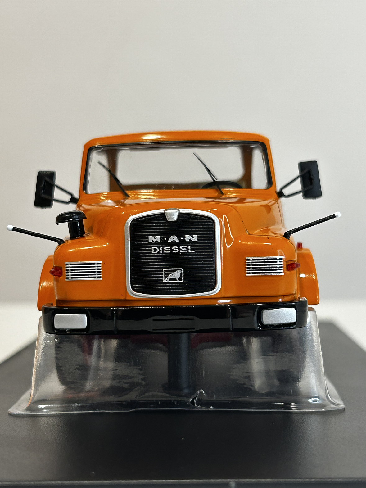 MAN 19.280 H 1971 – IXO Models 1:43 – Clásico camión europeo 2