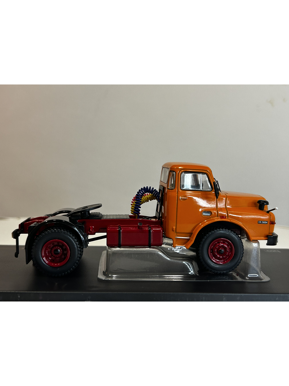 MAN 19.280 H 1971 – IXO Models 1:43 – Clásico camión europeo 4