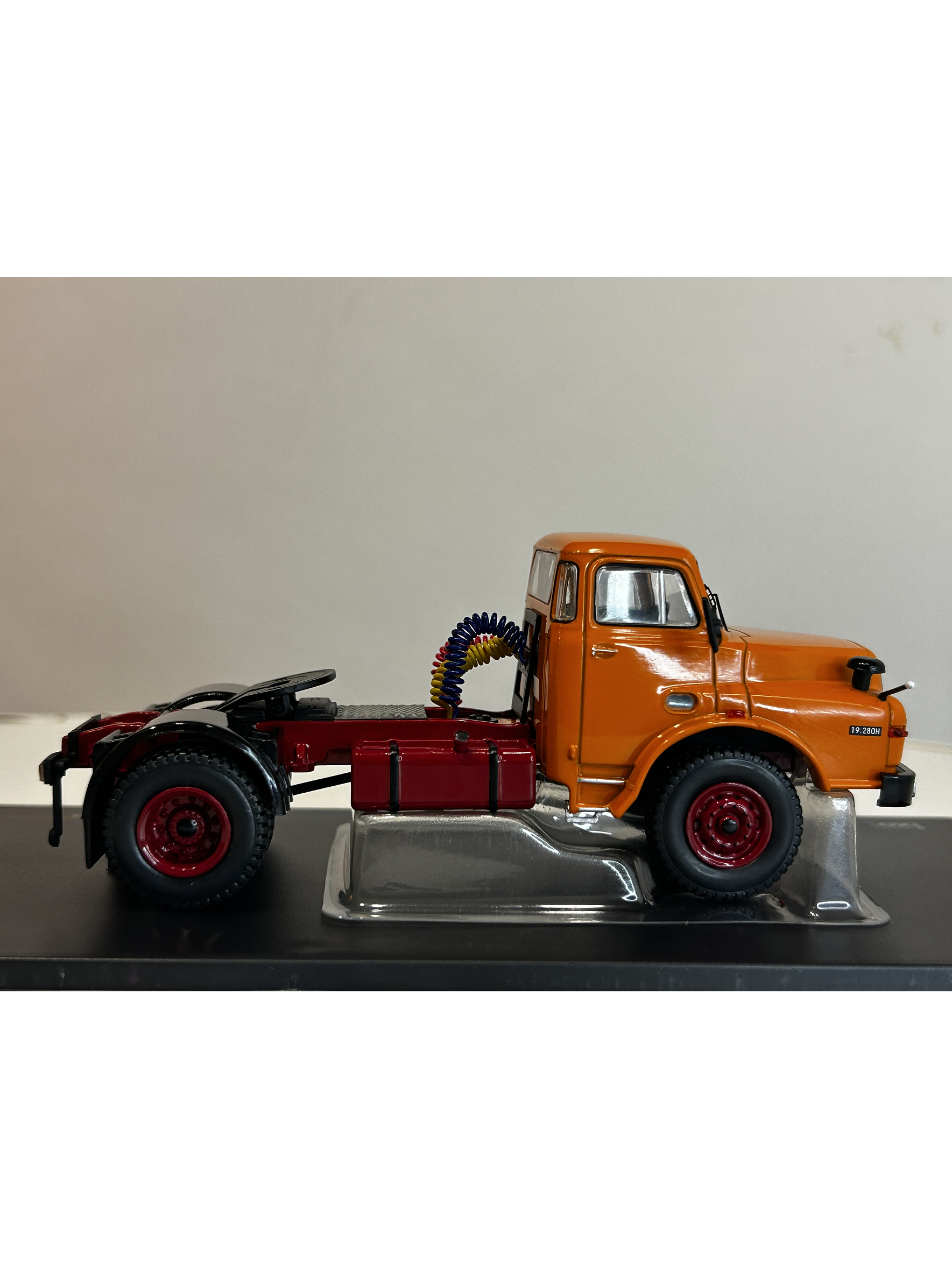 MAN 19.280 H 1971 – IXO Models 1:43 – Clásico camión europeo 4