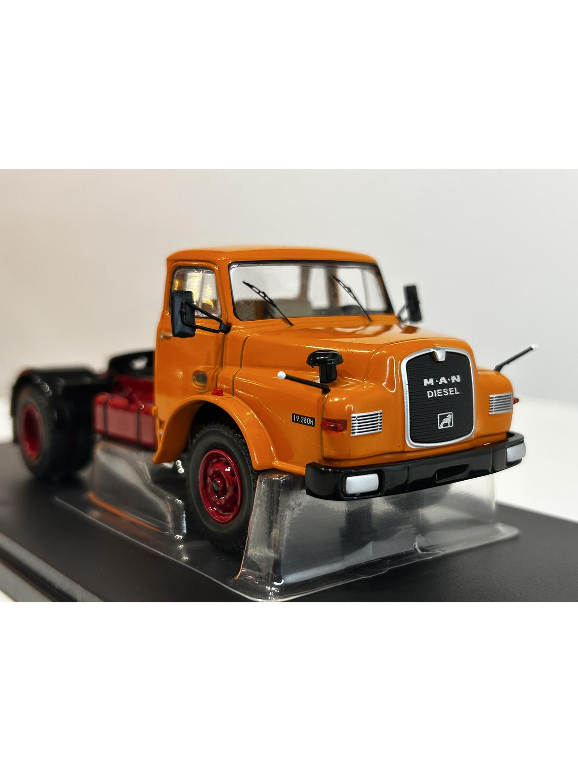 MAN 19.280 H 1971 – IXO Models 1:43 – Clásico camión europeo 3