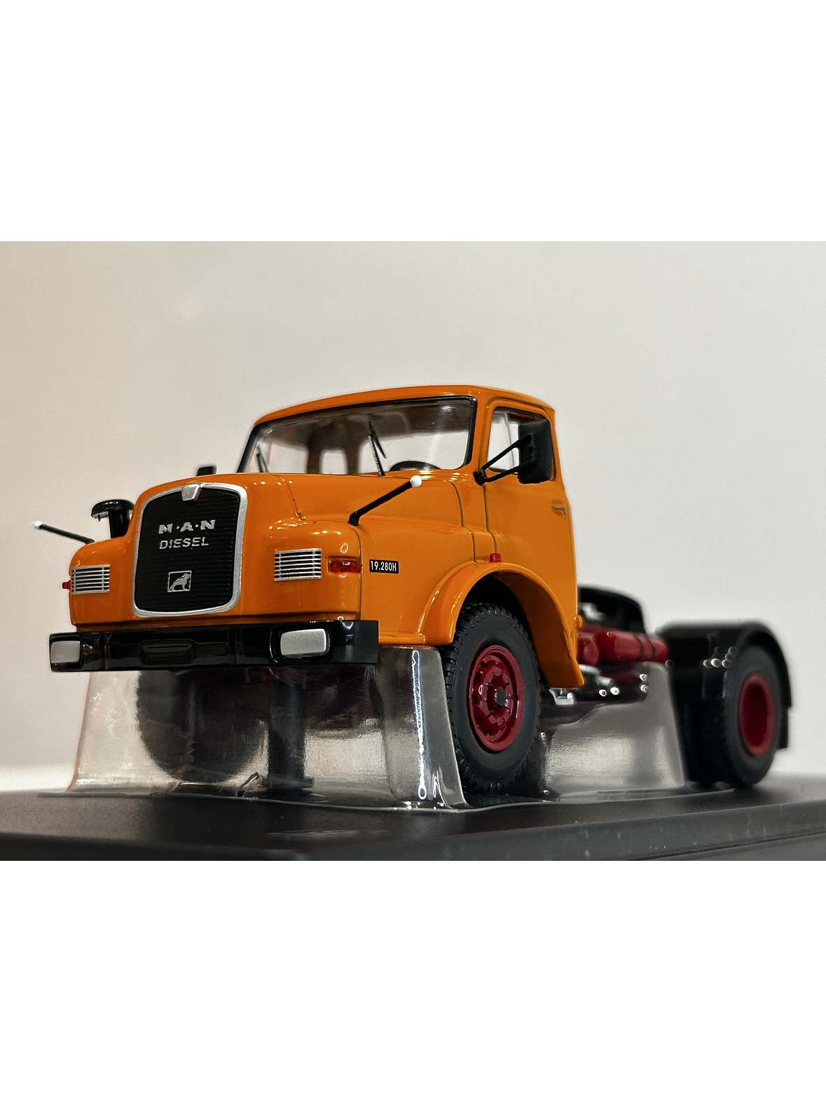 MAN 19.280 H 1971 – IXO Models 1:43 – Clásico camión europeo 1