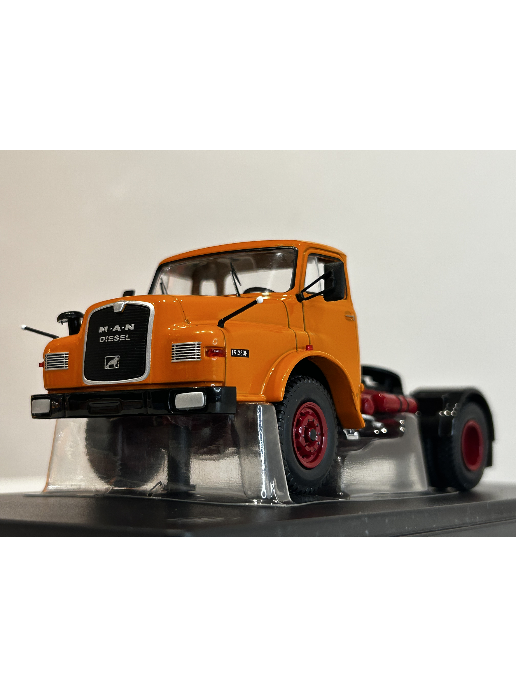 MAN 19.280 H 1971 – IXO Models 1:43 – Clásico camión europeo 1