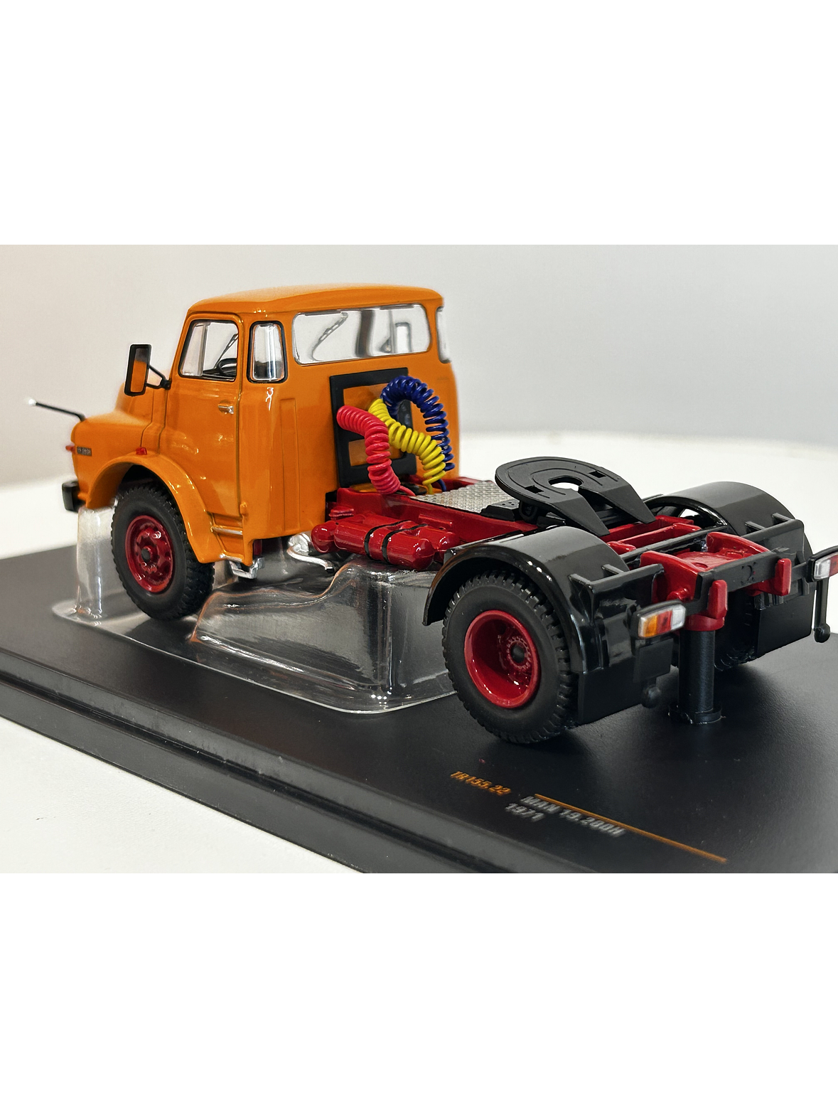 MAN 19.280 H 1971 – IXO Models 1:43 – Clásico camión europeo 7