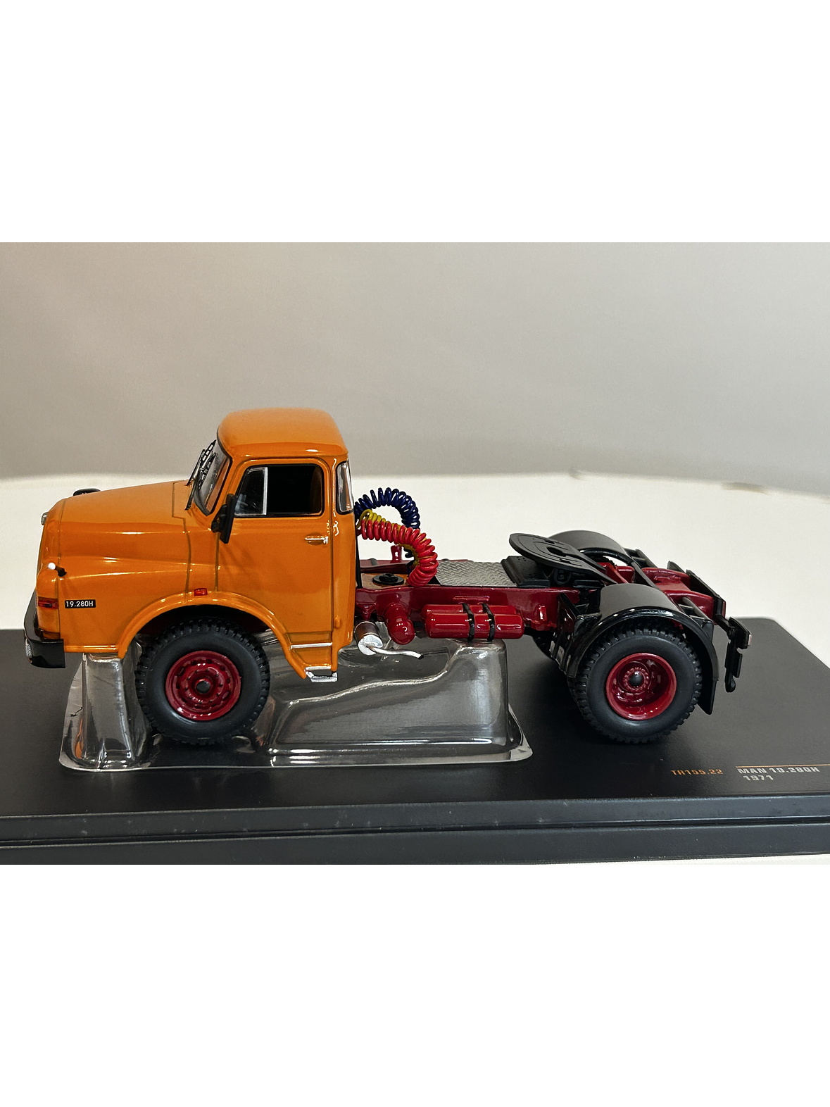 MAN 19.280 H 1971 – IXO Models 1:43 – Clásico camión europeo 8