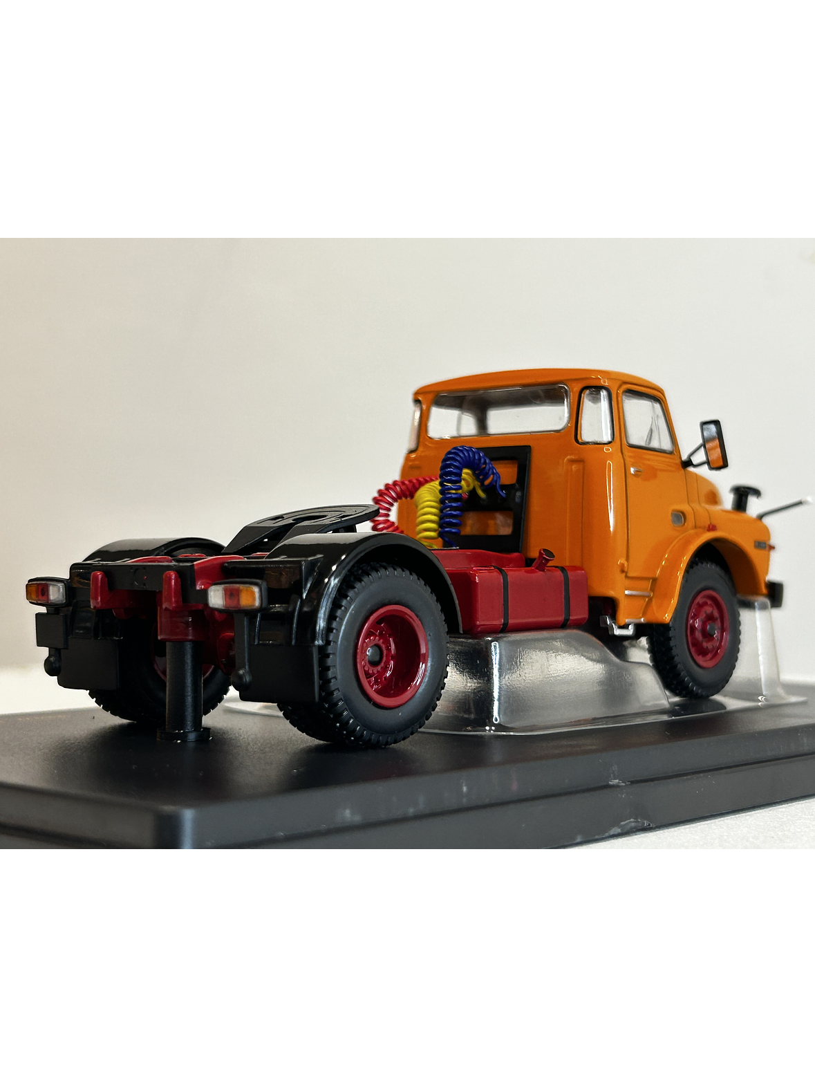 MAN 19.280 H 1971 – IXO Models 1:43 – Clásico camión europeo 5