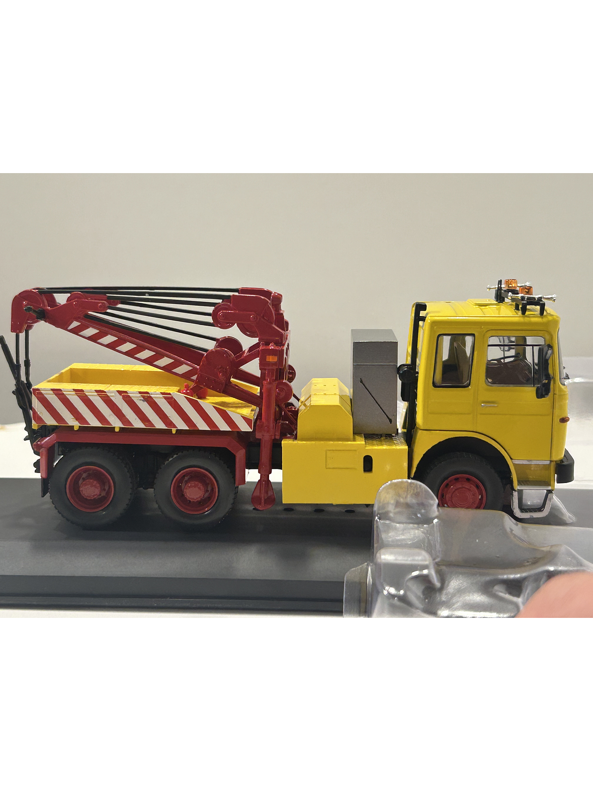 MAN F8 26.281 1970s – IXO Models 1:43 –  clásico europeo versión Grúa de Rescate 5