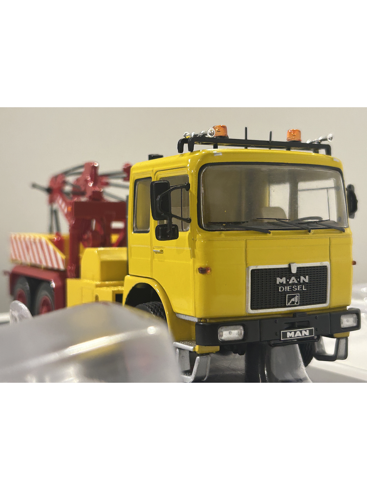 MAN F8 26.281 1970s – IXO Models 1:43 –  clásico europeo versión Grúa de Rescate 4