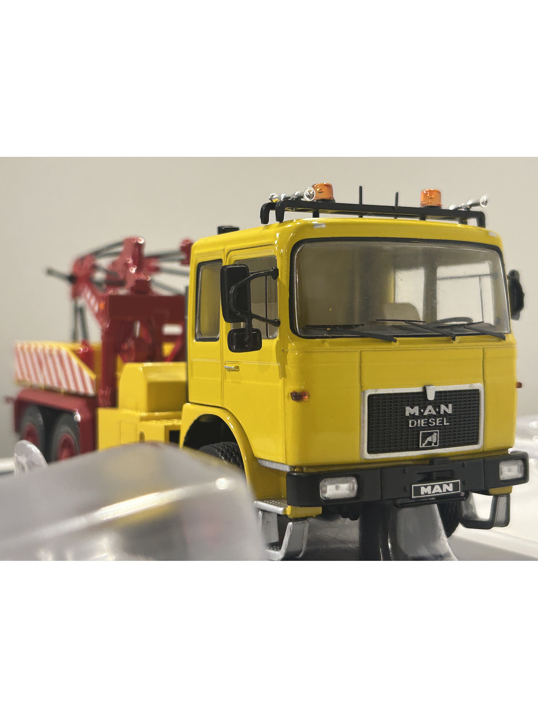 MAN F8 26.281 1970s – IXO Models 1:43 –  clásico europeo versión Grúa de Rescate 4
