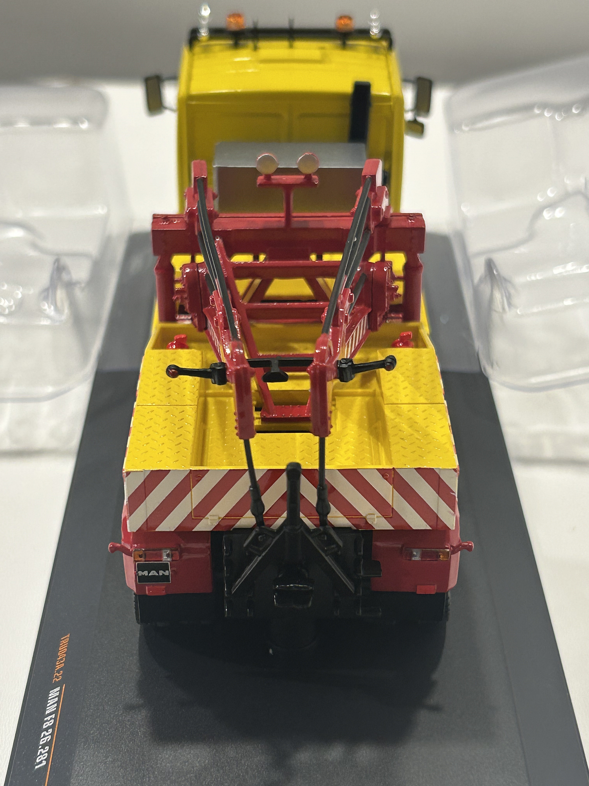 MAN F8 26.281 1970s – IXO Models 1:43 –  clásico europeo versión Grúa de Rescate 7