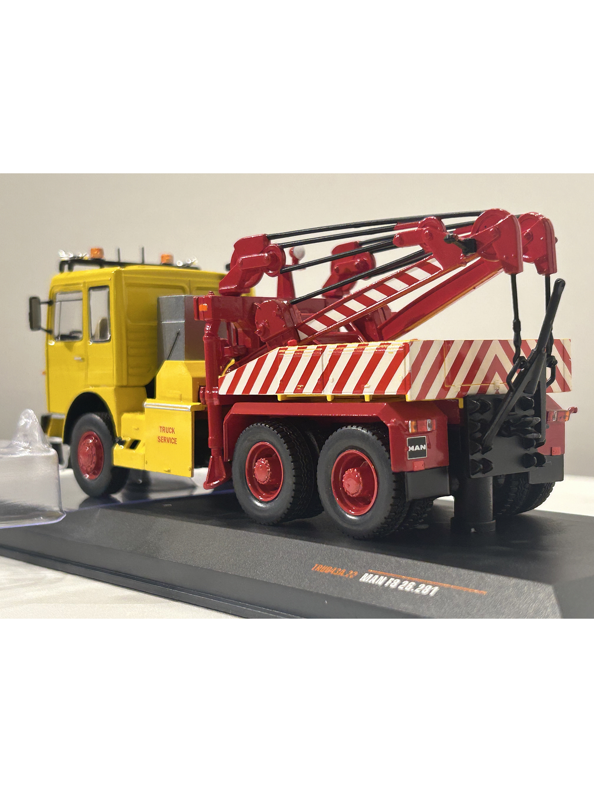 MAN F8 26.281 1970s – IXO Models 1:43 –  clásico europeo versión Grúa de Rescate 8