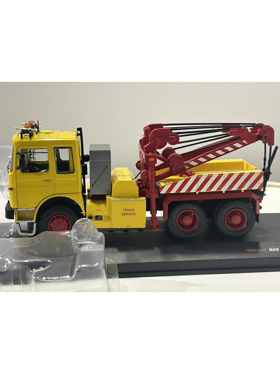 MAN F8 26.281 1970s – IXO Models 1:43 –  clásico europeo versión Grúa de Rescate 9