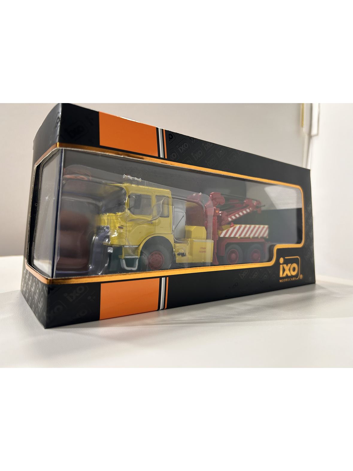 MAN F8 26.281 1970s – IXO Models 1:43 –  clásico europeo versión Grúa de Rescate 11