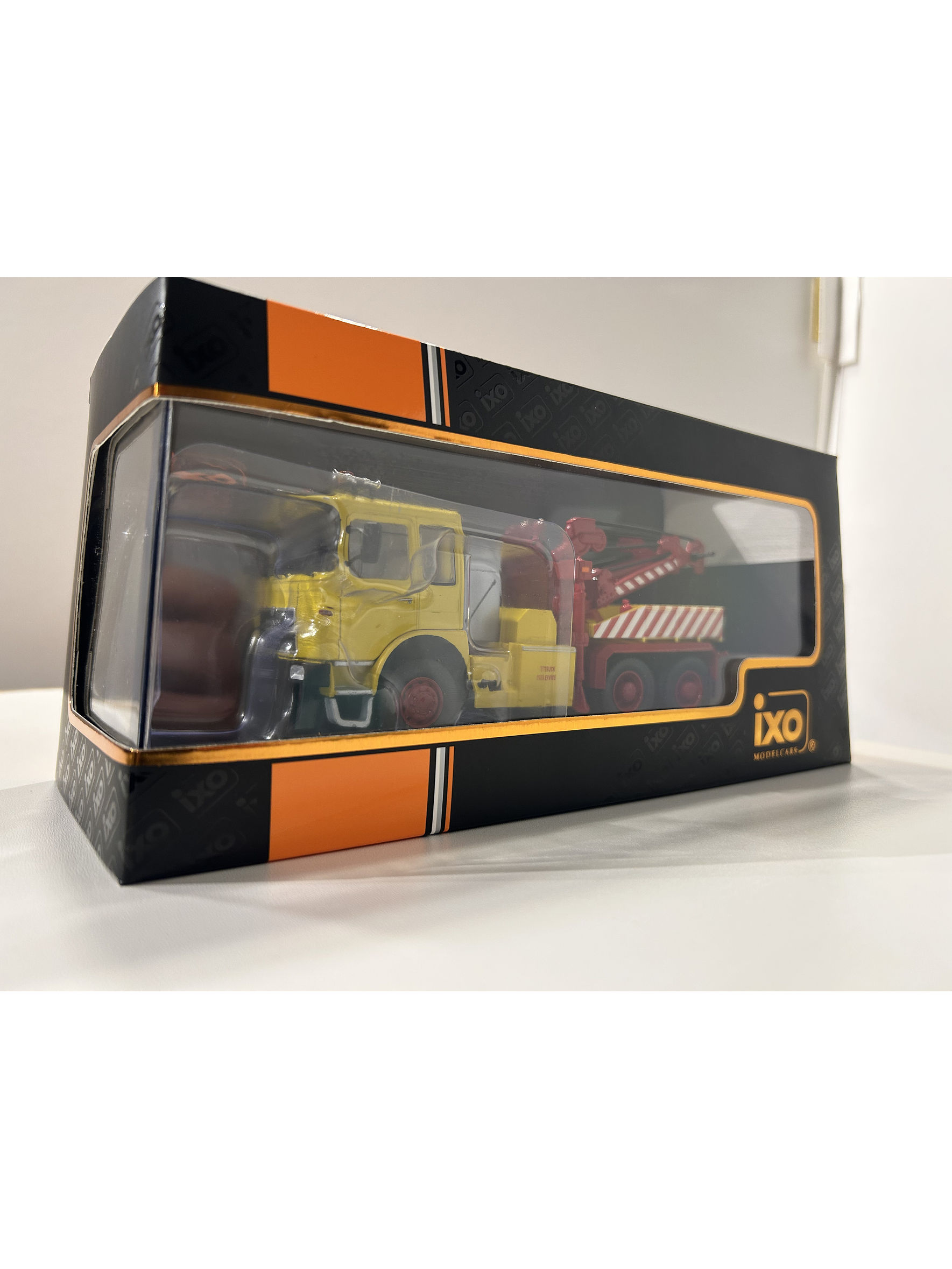MAN F8 26.281 1970s – IXO Models 1:43 –  clásico europeo versión Grúa de Rescate 11