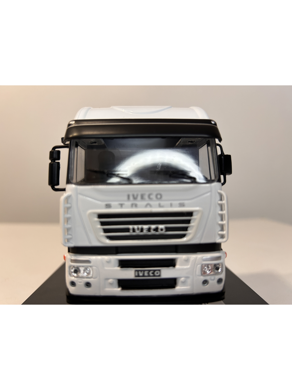 Camión Iveco Stralis 2012 | IXO Models 1:43 – Innovación y potencia en la ruta 2