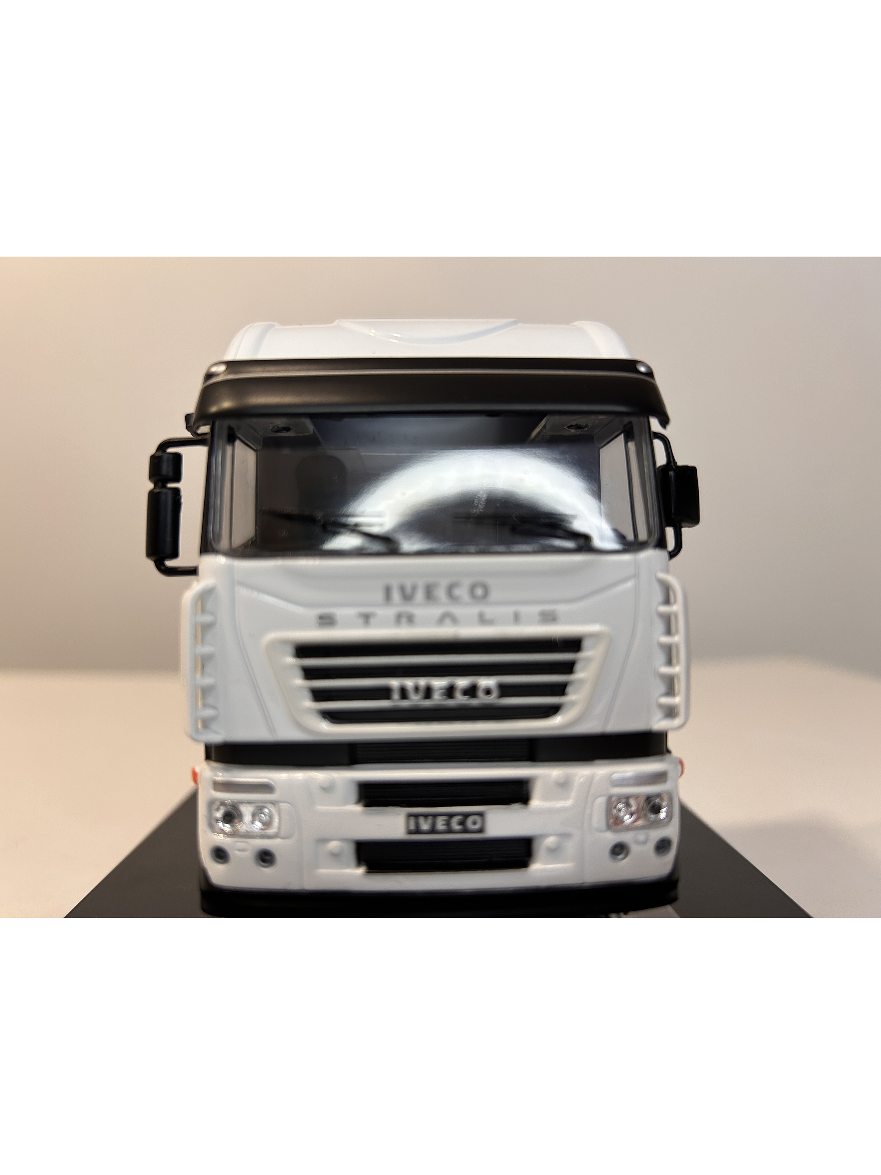 Camión Iveco Stralis 2012 | IXO Models 1:43 – Innovación y potencia en la ruta 2