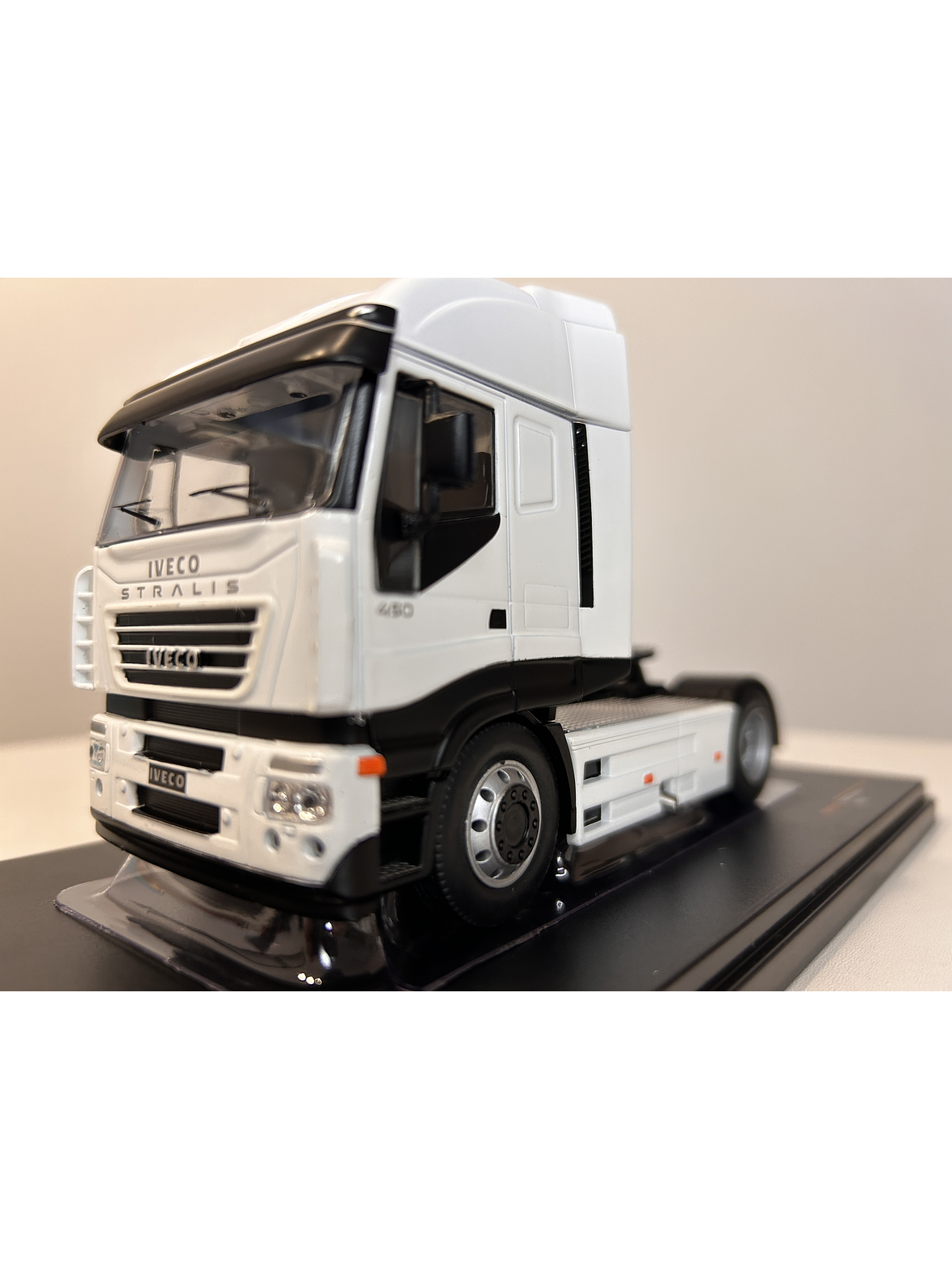 Camión Iveco Stralis 2012 | IXO Models 1:43 – Innovación y potencia en la ruta 1