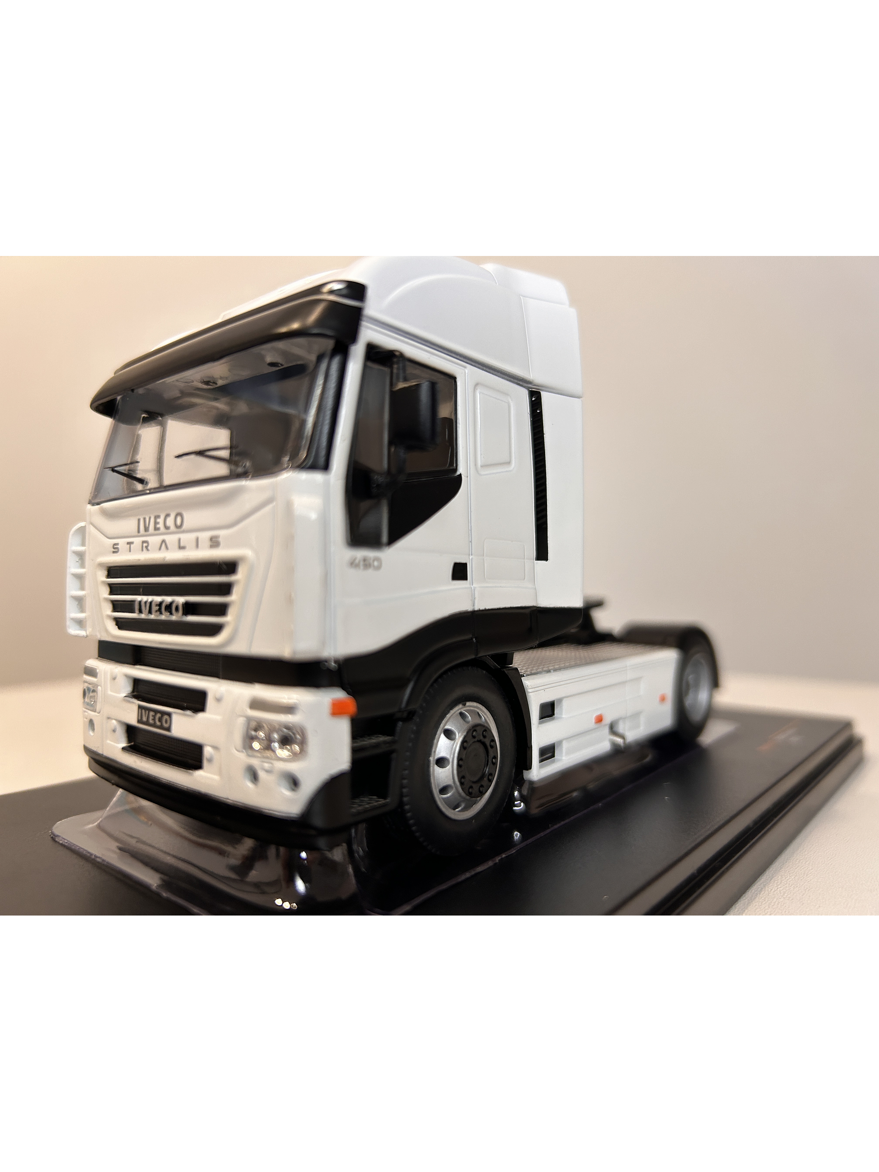 Camión Iveco Stralis 2012 | IXO Models 1:43 – Innovación y potencia en la ruta 1