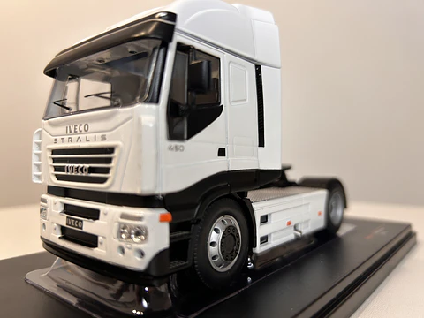 Camión Iveco Stralis 2012 | IXO Models 1:43 – Innovación y potencia en la ruta