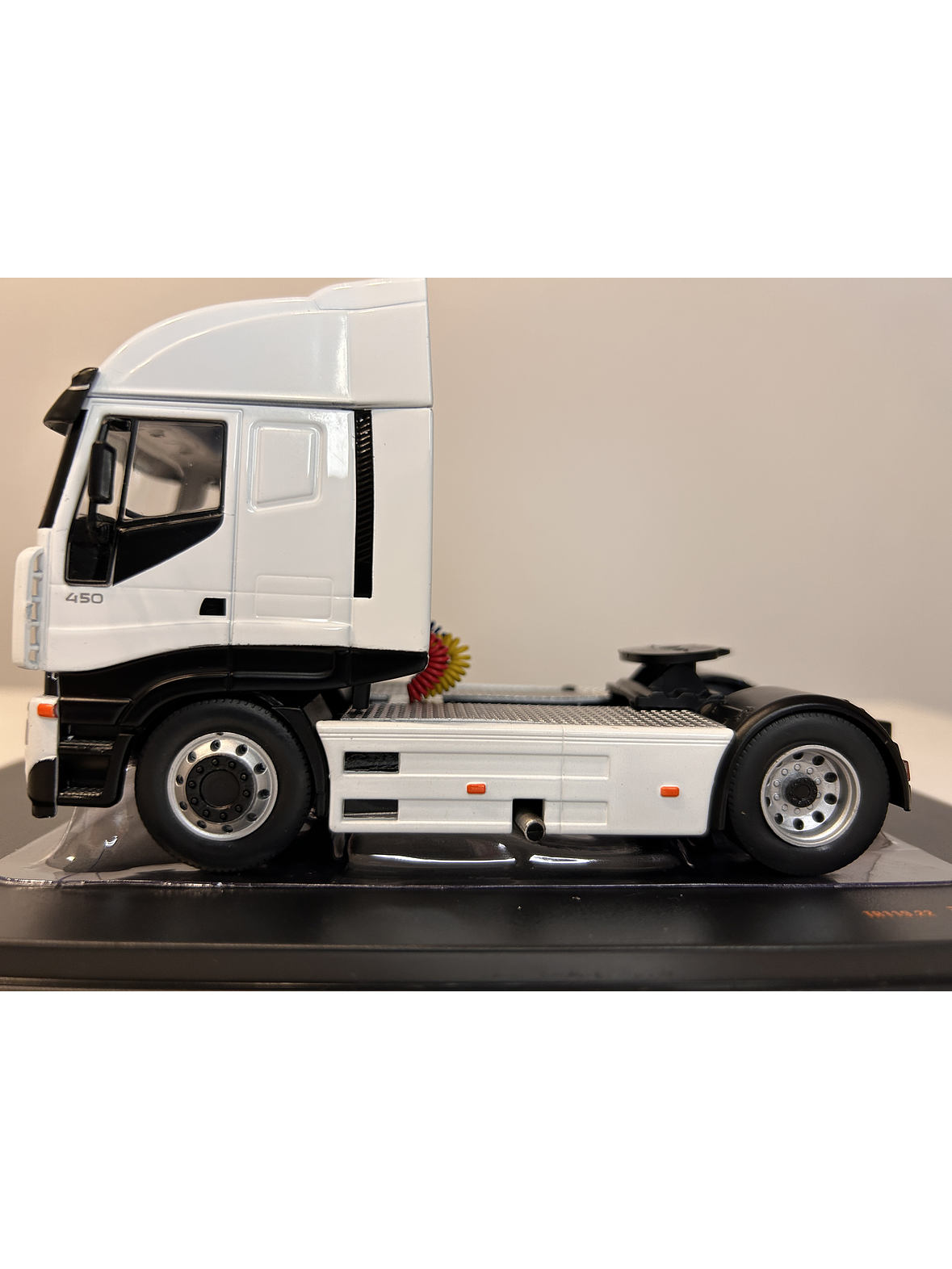 Camión Iveco Stralis 2012 | IXO Models 1:43 – Innovación y potencia en la ruta 8