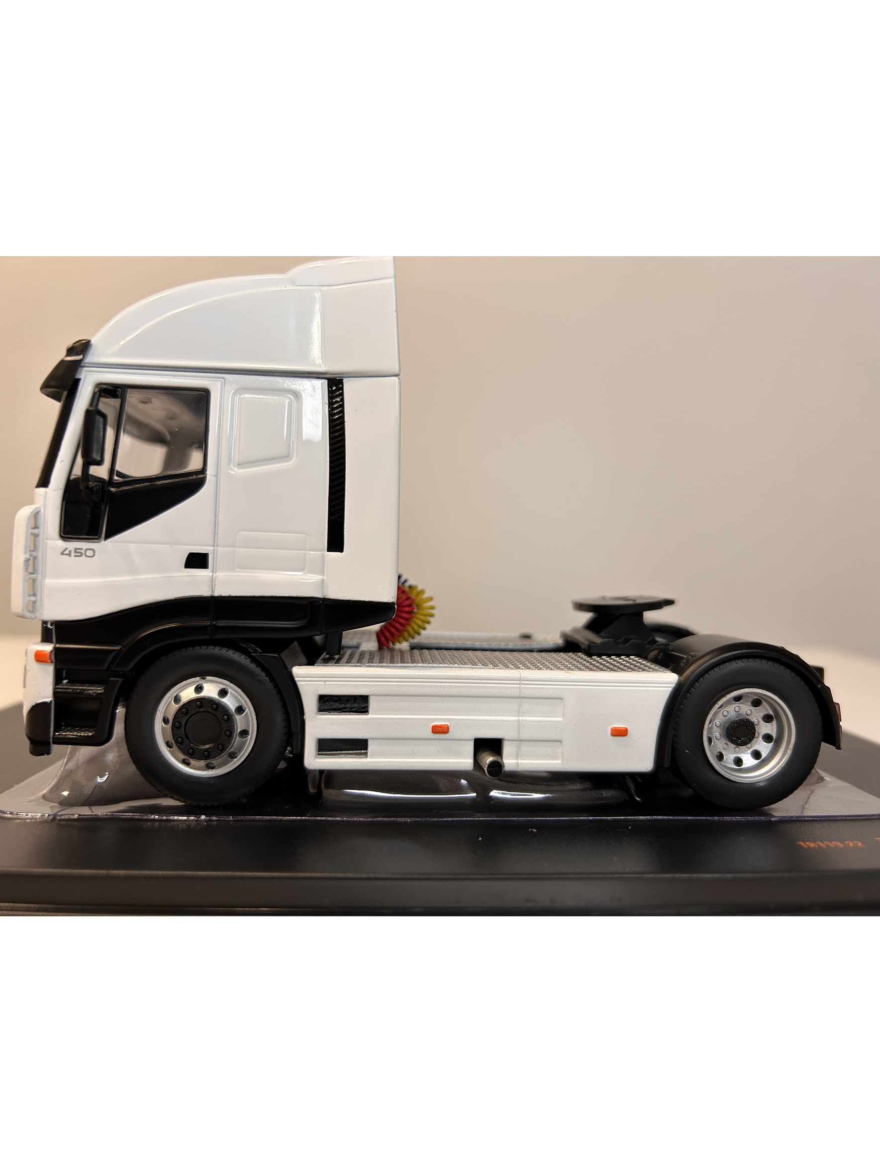 Camión Iveco Stralis 2012 | IXO Models 1:43 – Innovación y potencia en la ruta 8