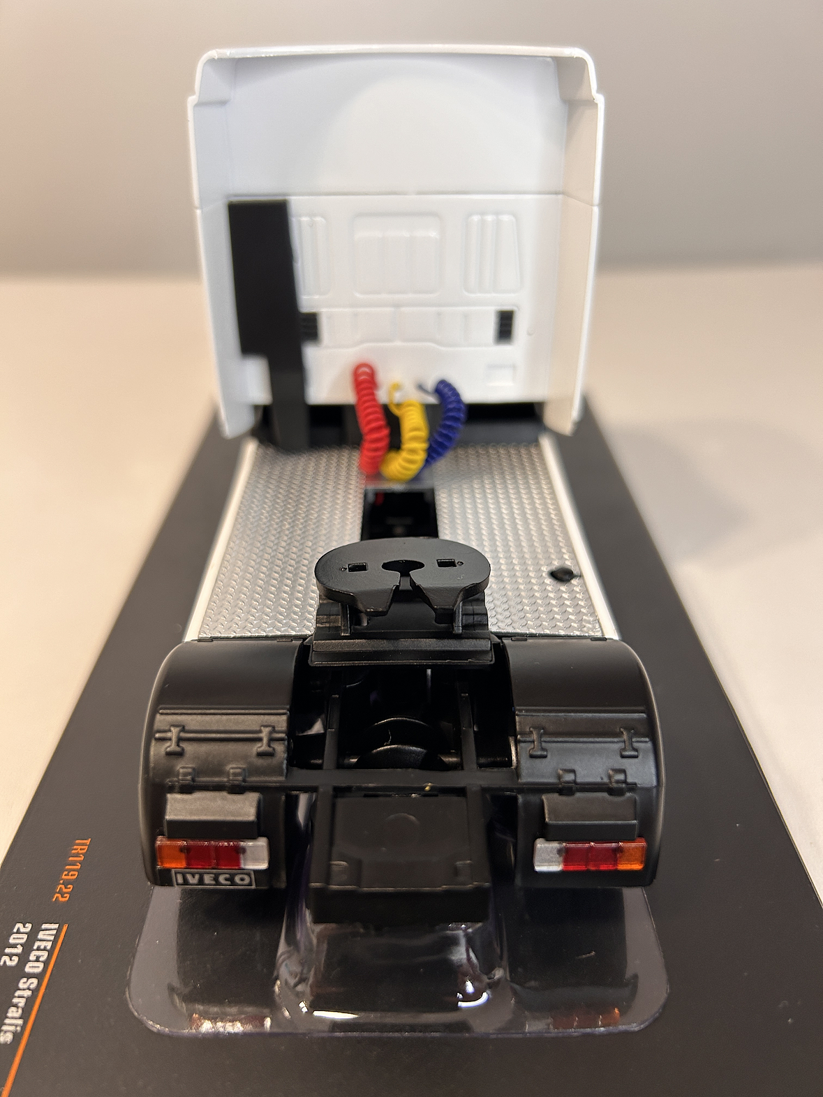 Camión Iveco Stralis 2012 | IXO Models 1:43 – Innovación y potencia en la ruta 6