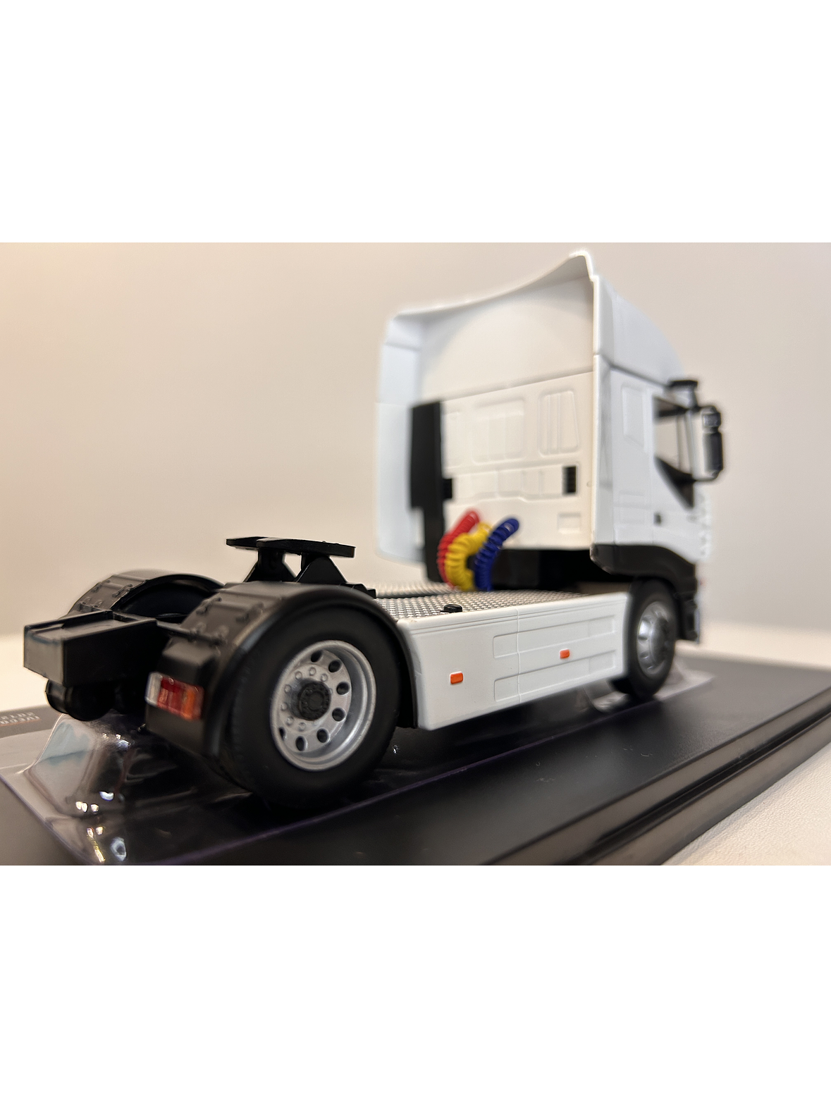 Camión Iveco Stralis 2012 | IXO Models 1:43 – Innovación y potencia en la ruta 5
