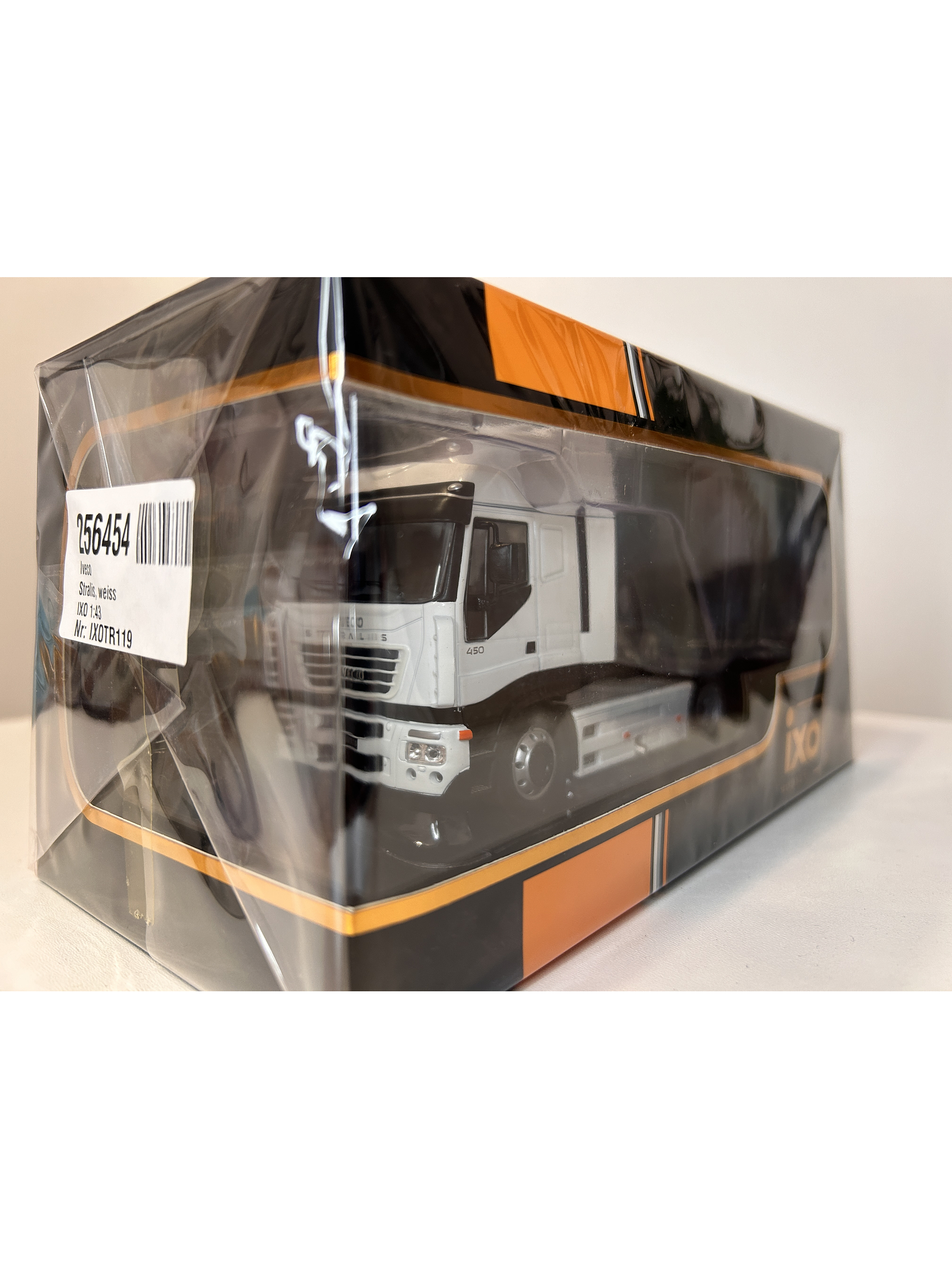 Camión Iveco Stralis 2012 | IXO Models 1:43 – Innovación y potencia en la ruta 10