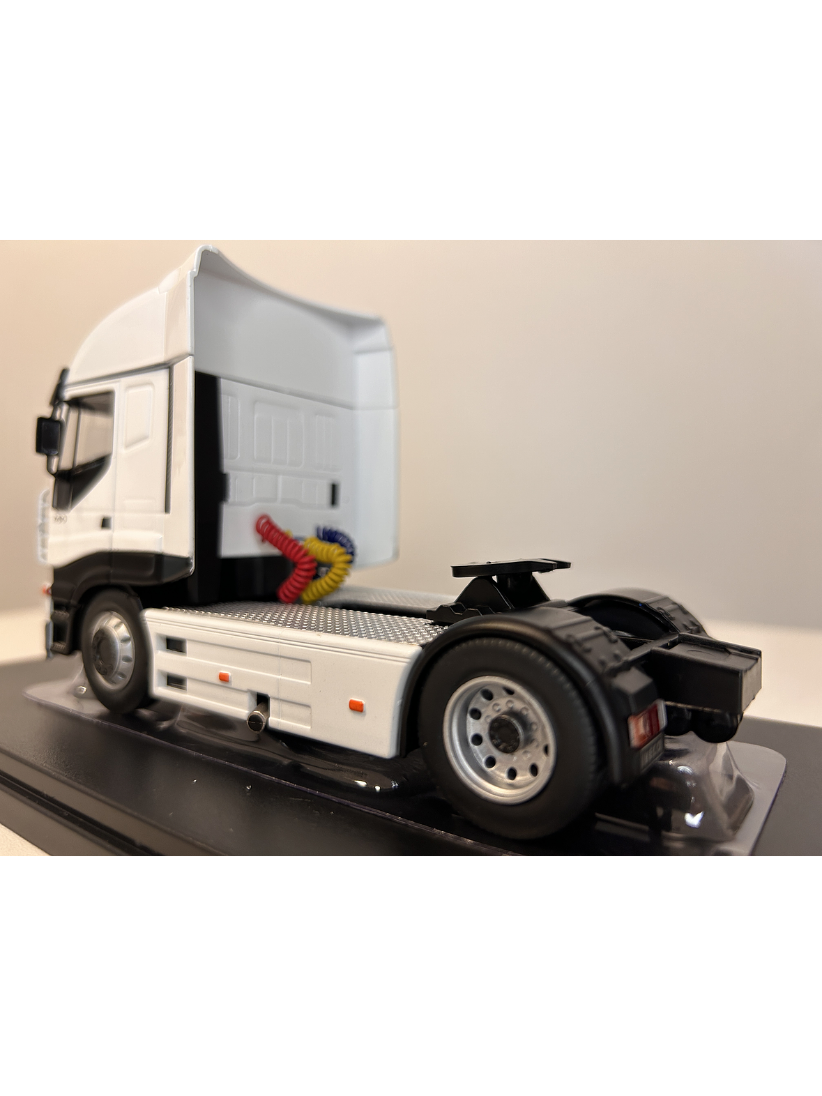 Camión Iveco Stralis 2012 | IXO Models 1:43 – Innovación y potencia en la ruta 7
