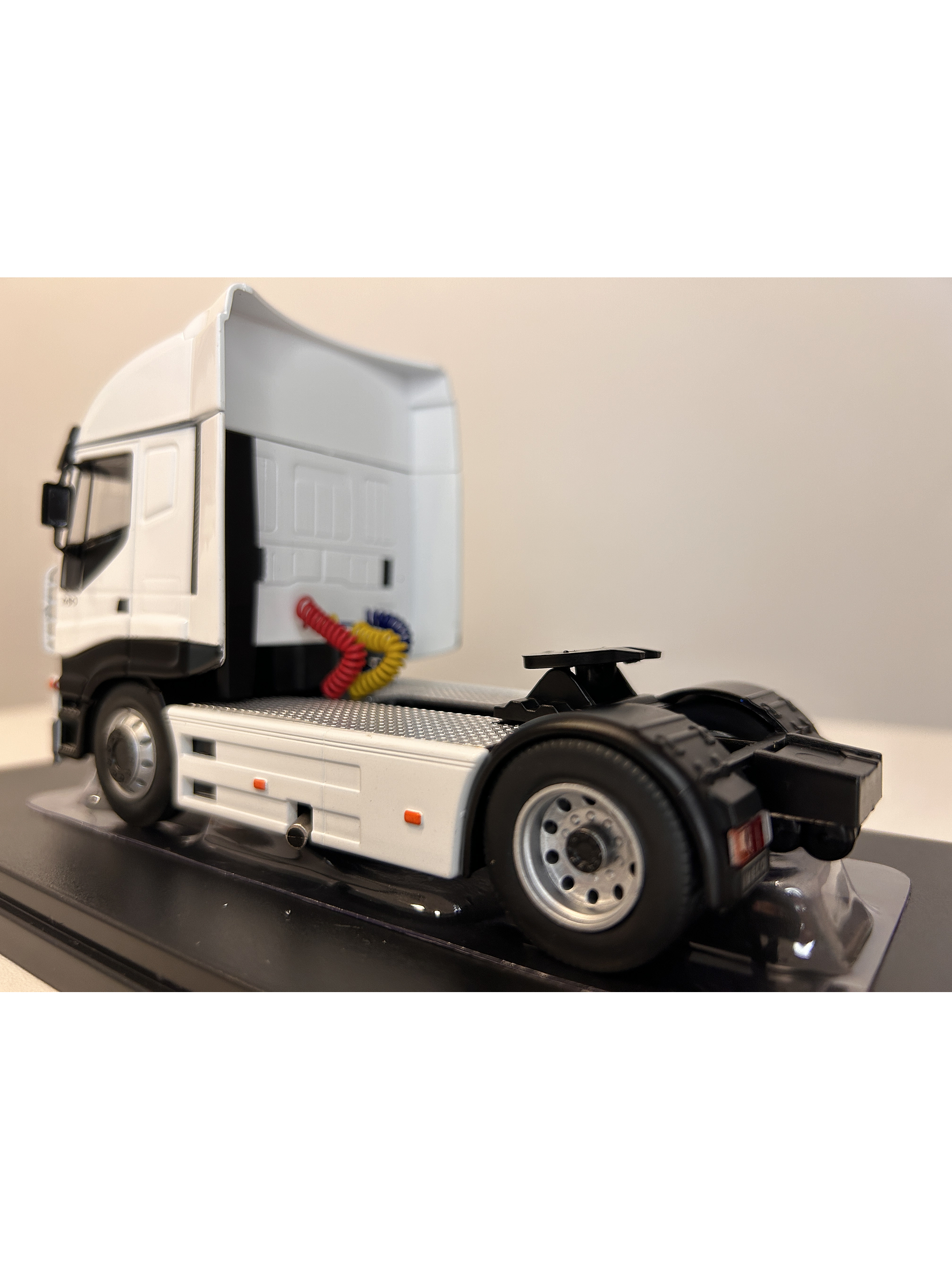 Camión Iveco Stralis 2012 | IXO Models 1:43 – Innovación y potencia en la ruta 7