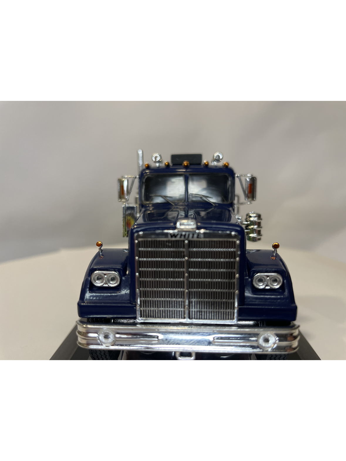 White / Western Star 4864 1970 – IXO Models 1:43 – Clásico Americano Azul Profundo 2