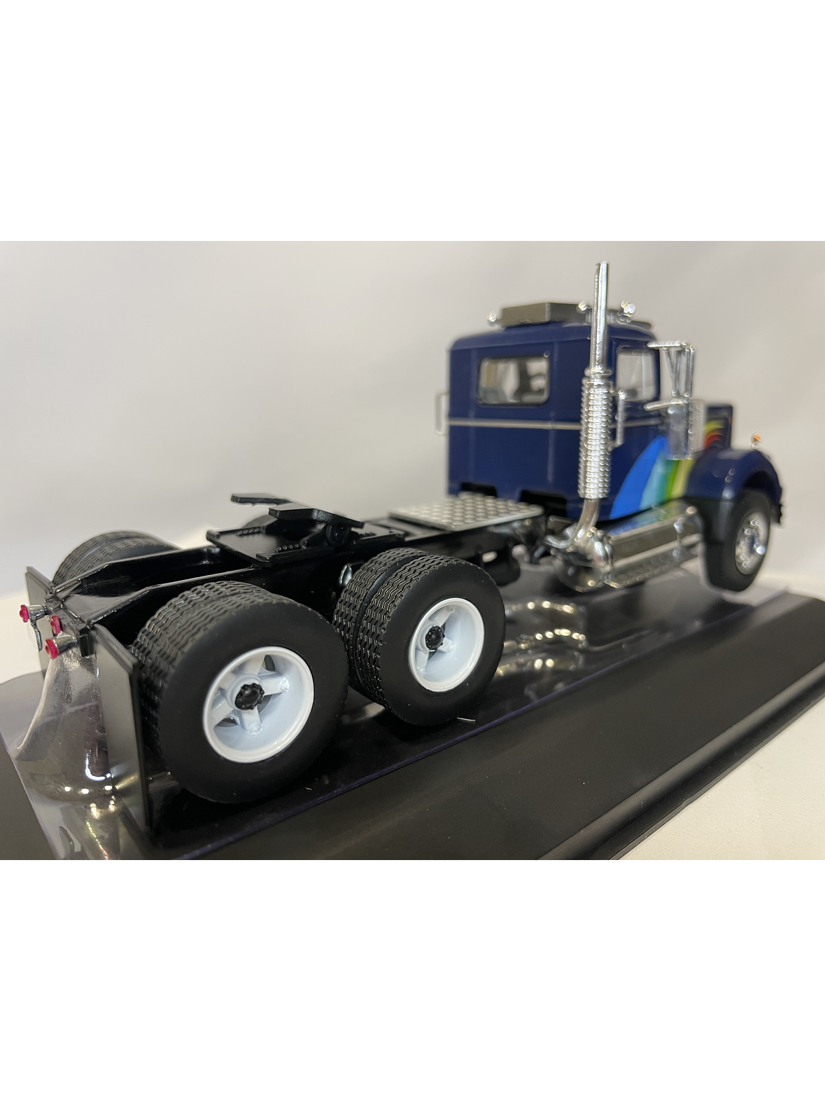 White / Western Star 4864 1970 – IXO Models 1:43 – Clásico Americano Azul Profundo 5