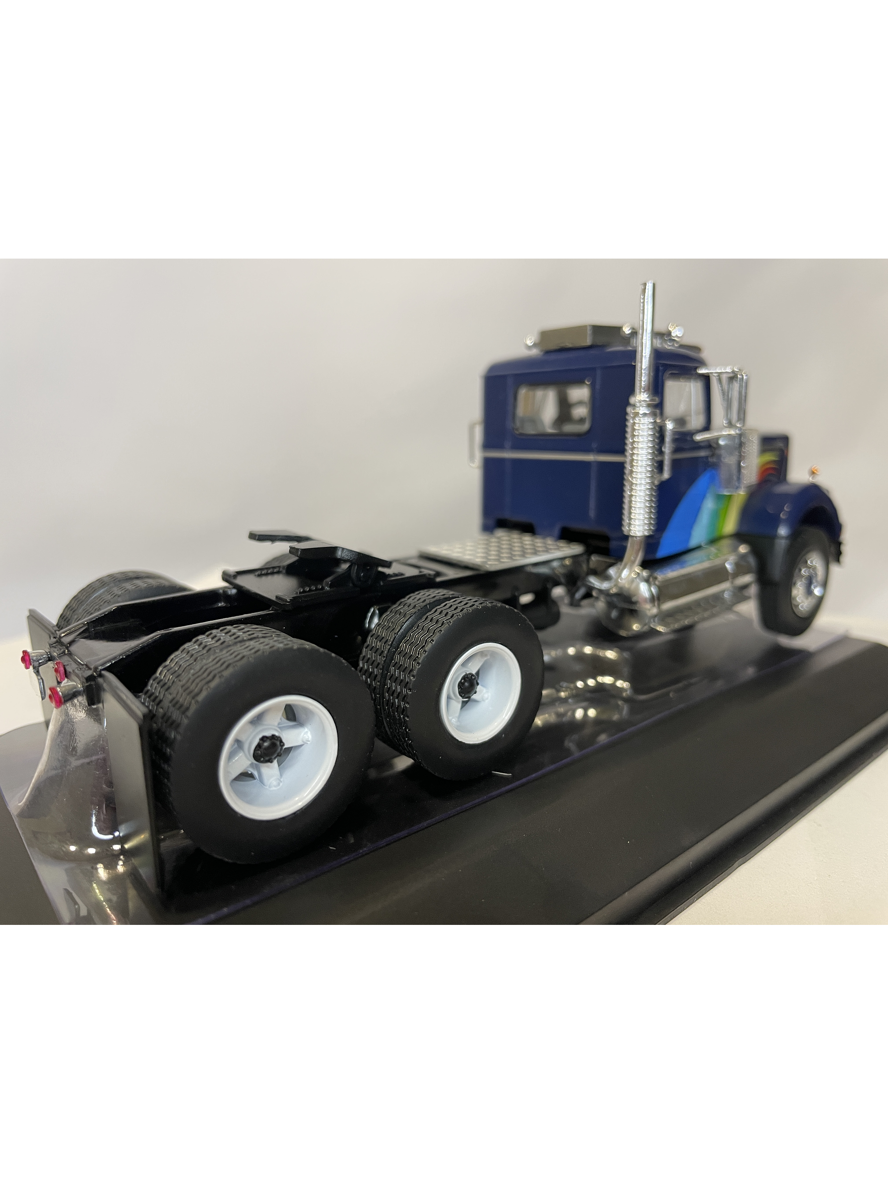 White / Western Star 4864 1970 – IXO Models 1:43 – Clásico Americano Azul Profundo 5