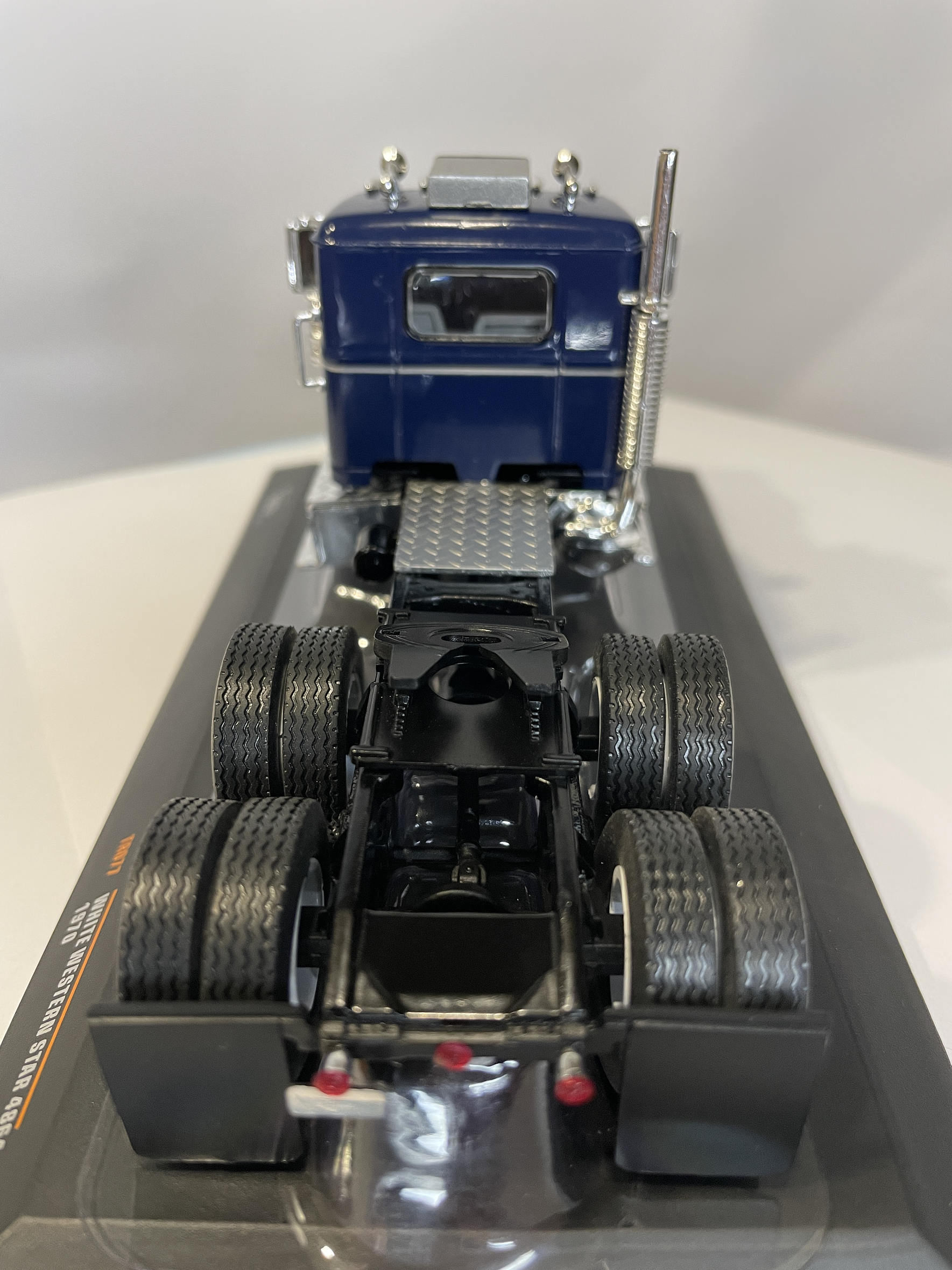 White / Western Star 4864 1970 – IXO Models 1:43 – Clásico Americano Azul Profundo 6