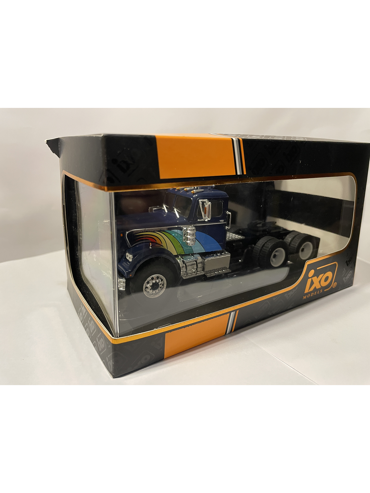 White / Western Star 4864 1970 – IXO Models 1:43 – Clásico Americano Azul Profundo 10