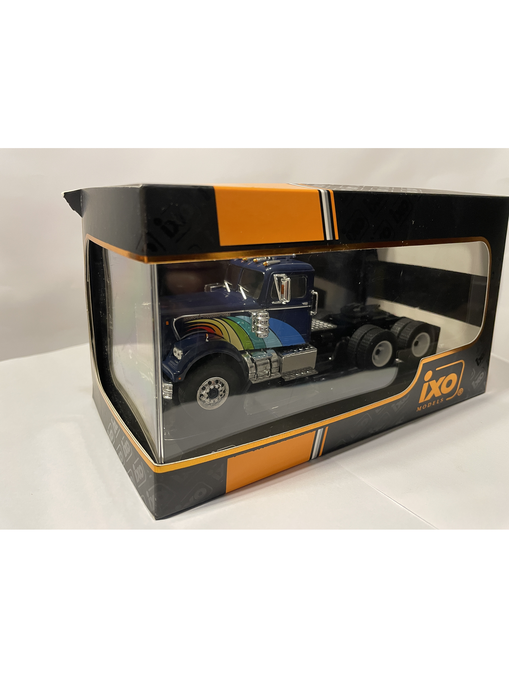 White / Western Star 4864 1970 – IXO Models 1:43 – Clásico Americano Azul Profundo 10