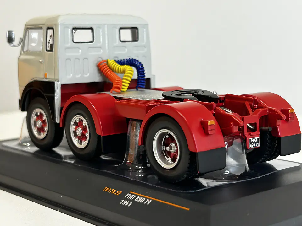 Camión Fiat 690 T1 1961 | IXO 1:43 Coleccionable 6
