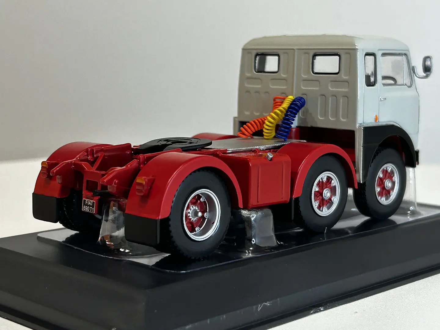 Camión Fiat 690 T1 1961 | IXO 1:43 Coleccionable 5
