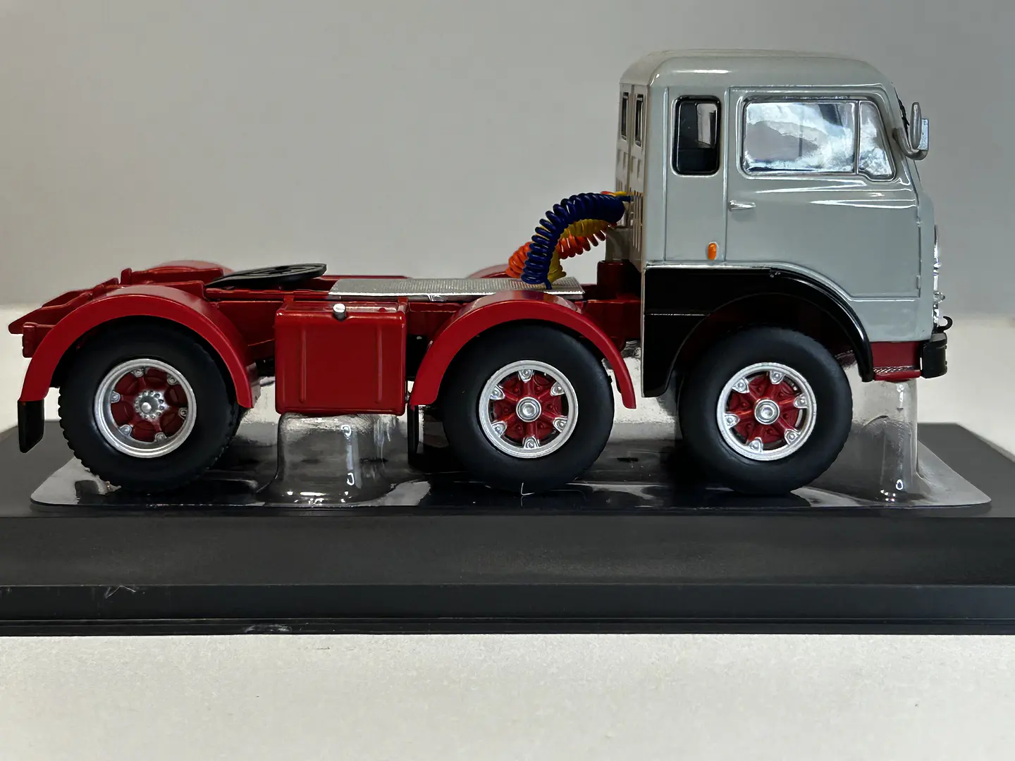 Camión Fiat 690 T1 1961 | IXO 1:43 Coleccionable 4