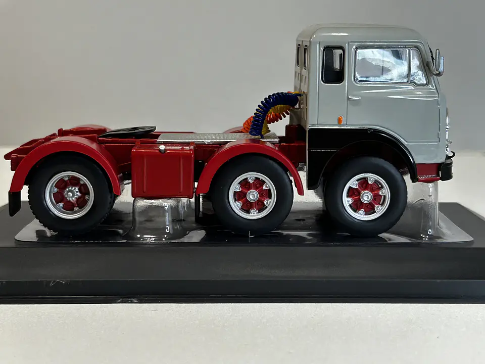 Camión Fiat 690 T1 1961 | IXO 1:43 Coleccionable 4