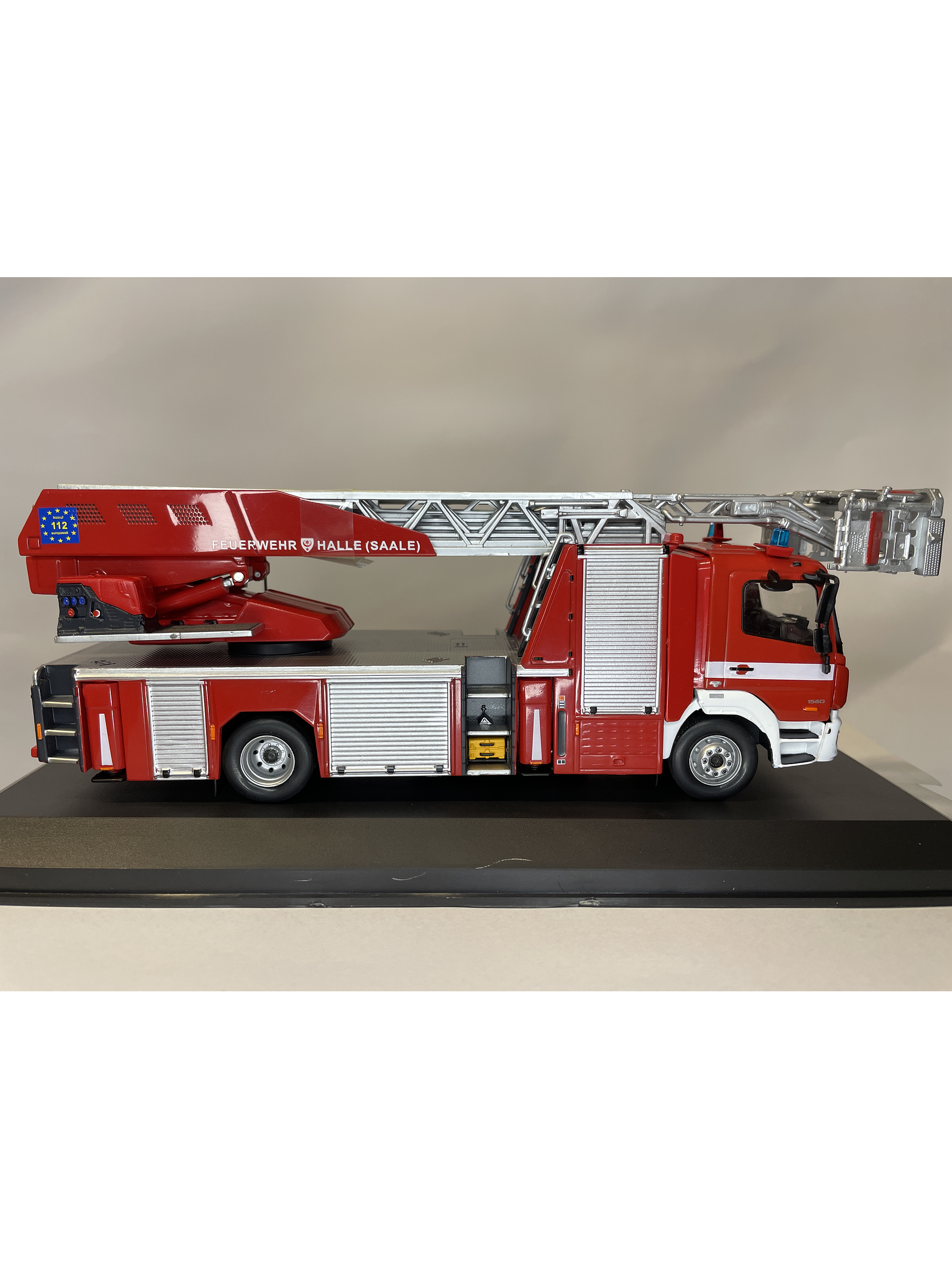 Mercedes-Benz Atego DLK 23/12 Metz – Feuerwehr Halle – IXO Models 1:43 5