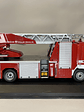 Mercedes-Benz Atego DLK 23/12 Metz – Feuerwehr Halle – IXO Models 1:43 - Miniatura 5