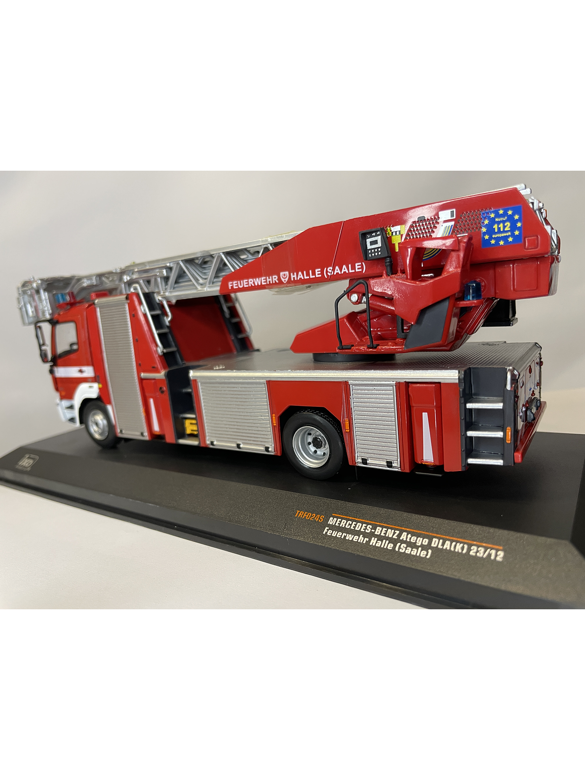 Mercedes-Benz Atego DLK 23/12 Metz – Feuerwehr Halle – IXO Models 1:43 8