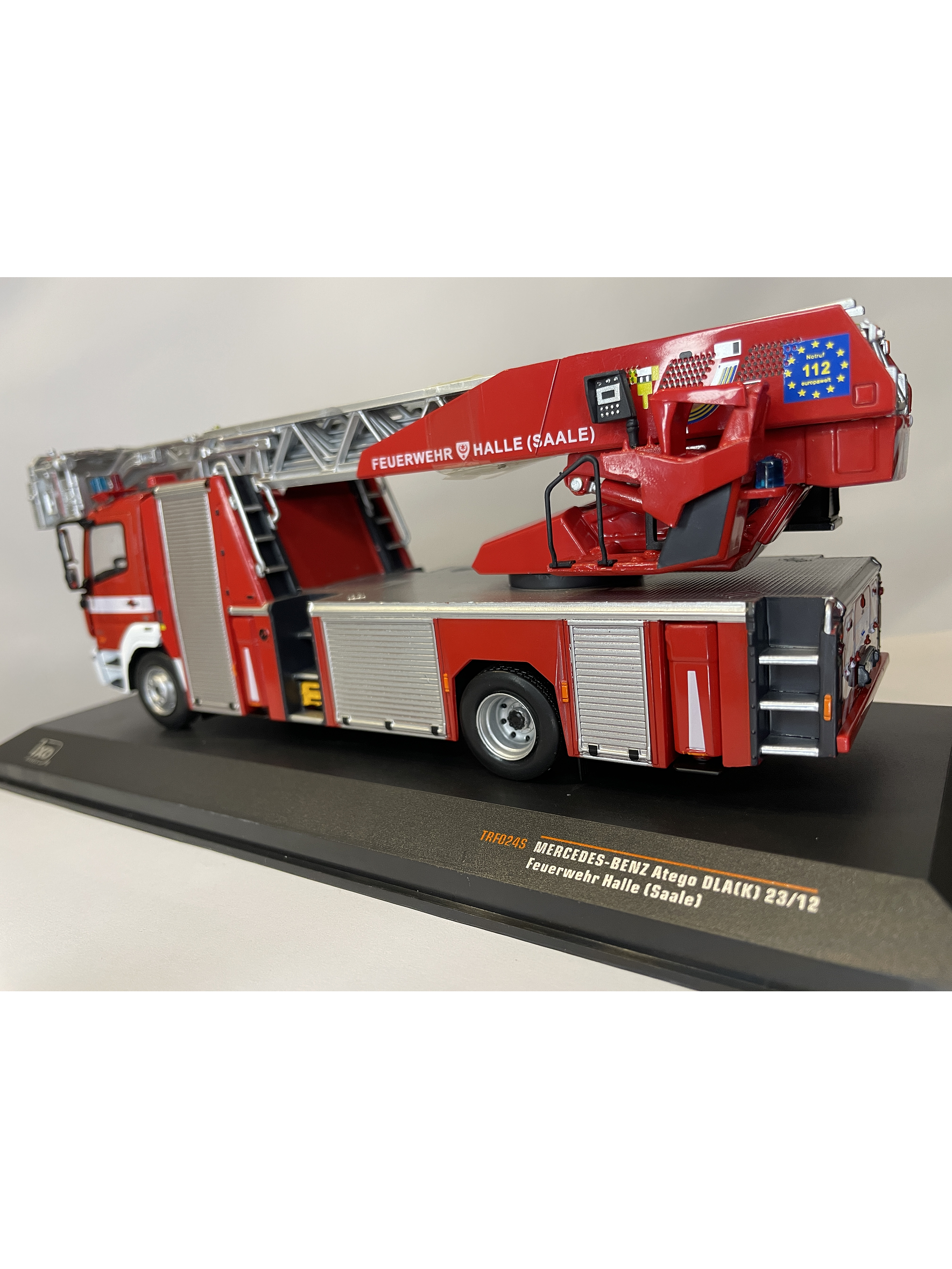 Mercedes-Benz Atego DLK 23/12 Metz – Feuerwehr Halle – IXO Models 1:43 8