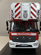 Mercedes-Benz Atego DLK 23/12 Metz – Feuerwehr Halle – IXO Models 1:43 - Miniatura 3